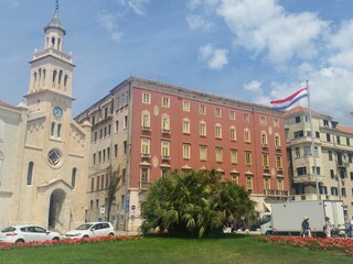 Plaza con bandera en Split
