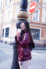 Obraz premium young pretty girl outside in city street with coffee happy smiling, lifestyle fashion peopple concept