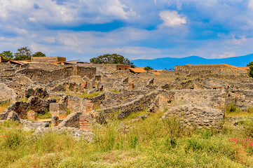 Fototapeta na wymiar It's Destroyed architecture of Pompeii, an ancient Roman town destroyed by the volcano Vesuvius. UNESCO World Heritage site