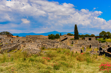 Fototapeta premium It's Destroyed architecture of Pompeii, an ancient Roman town destroyed by the volcano Vesuvius. UNESCO World Heritage site