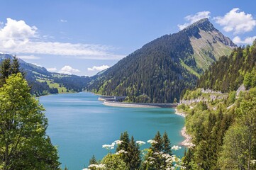 Beautiful view of a lake surrounded by mountains in Longrin lake and dam Switzerland, Swissalps © Xavier Grossholz/Wirestock