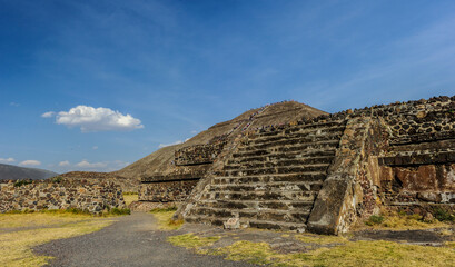 It's Teotihuacan was a pre-Columbian Mesoamerican city located in the Basin of Mexico, 30 miles (48...