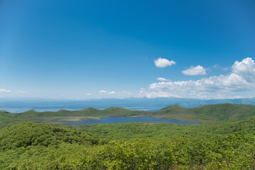 Obraz premium 雄国沼と青空と白い雲