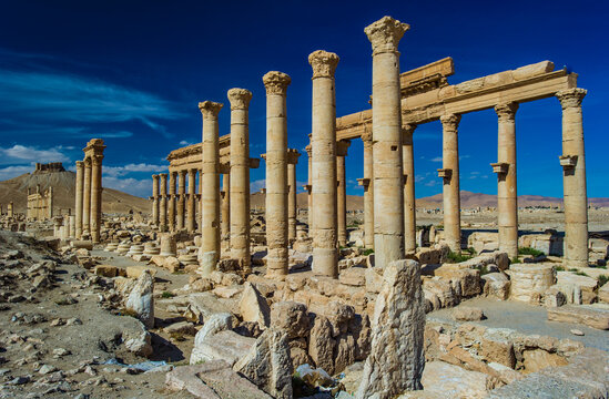 It's Roman columns of an ancient city in central Syria, Palmyra