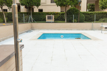 Piscina infantil vacía
