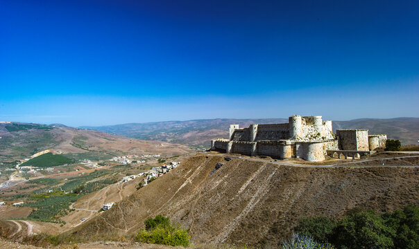 It's Krak des Chevaliers, also Crac des Chevaliers, is a Crusader castle in Syria and one of the most important preserved medieval castles in the world.