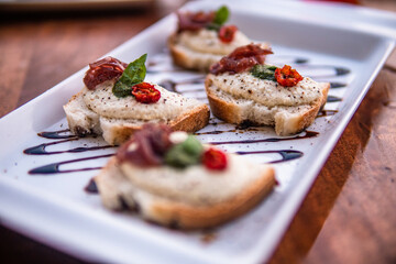 Bread with redsnapper creams and pepper