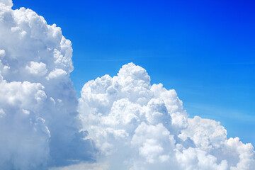 Naklejka na ściany i meble White cumulus clouds on clear blue sky background close up, beautiful aerial cloudscape view, azure skies backdrop, fluffy cloud texture, sunny heaven, cloudy weather, cloudiness landscape, copy space