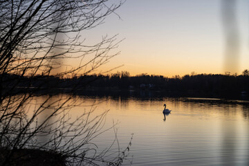 Obraz na płótnie Canvas lake-sunset