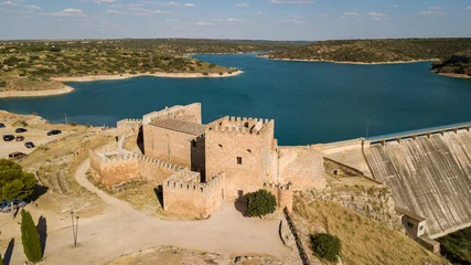 Selbstklebende Fototapeten Castle of Peñarroya © goyoconde