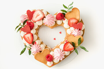 cake for February 14, heart shaped cake, fruit cake