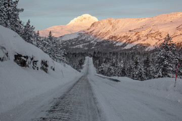 Fototapeta na wymiar Arctic road snaking through the mountains in Norway.