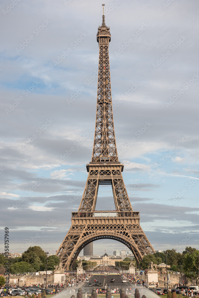 Wall mural view of the eiffel tower