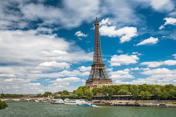 Obraz na płótnie Canvas View of the Eiffel Tower