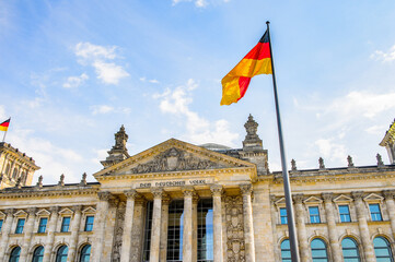 Obraz premium To budynek Reichstagu w Berlinie w Niemczech.