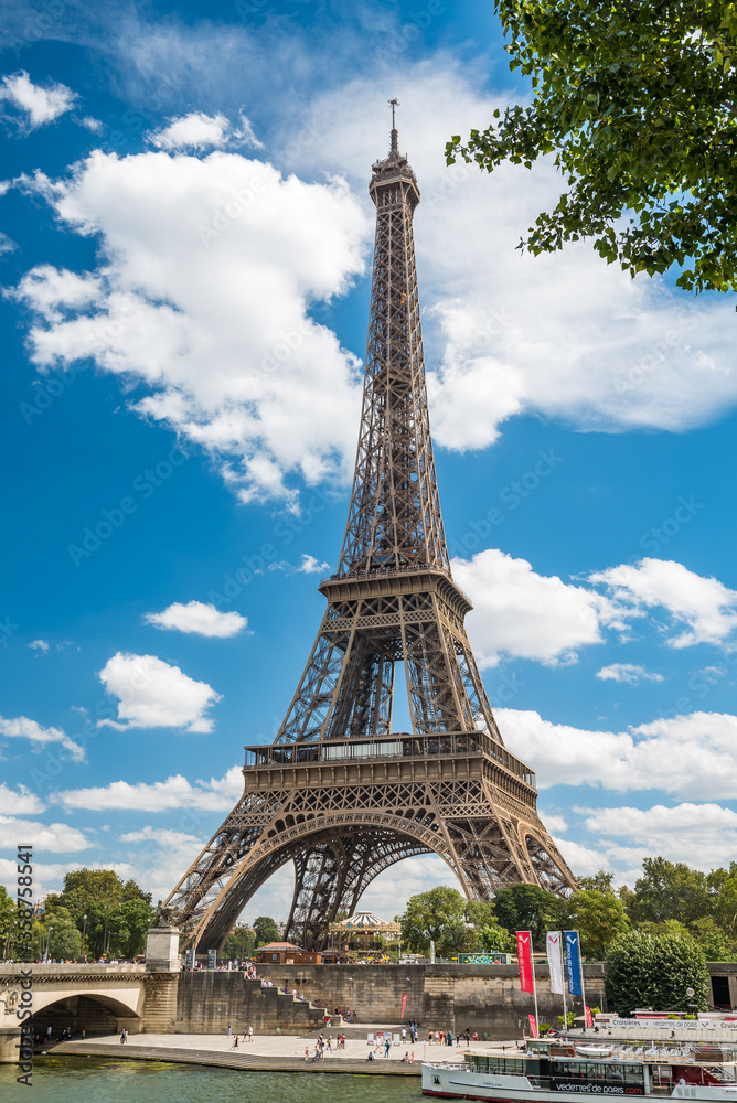 Wall mural view of the eiffel tower