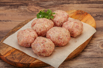 Raw turkey meatball for cooking