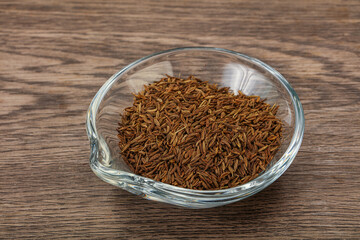Dry zeera seeds in the bowl