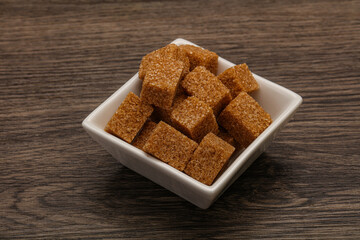 Cane sugar cubs in the bowl