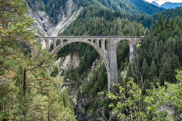 Fototapeta na wymiar wiesener Viadukt Wiesen Davos Graubünden