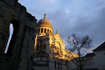 Fototapeta na wymiar the Basilica Saint-Martin in Tours, Val de Loire, France, December