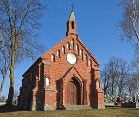 wybudowana w 1843 roku murowana katolicka kaplica cmentarna w miejscowosci Puchały na podlasiu w polsce