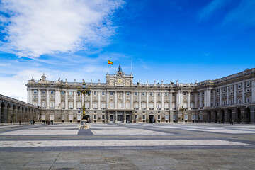 Fototapeta na wymiar It's Main entrance into the Royal Palace in Madrid, Spain
