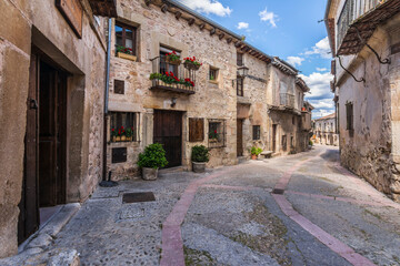 Fototapeta na wymiar Streets of the medieval town of Pedraza in the province of Segovia (Spain)