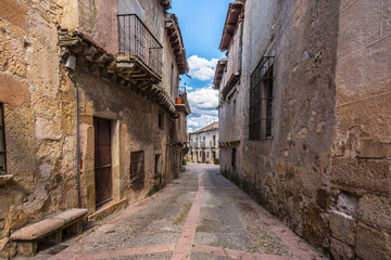 Fototapeta na wymiar Streets of the medieval town of Pedraza in the province of Segovia (Spain)