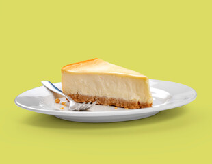Tarta de queso, sobre fondo amarillo