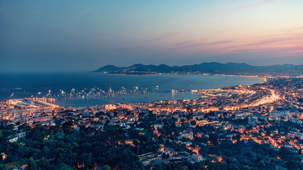 The city of Cannes in the evening - obrazy, fototapety, plakaty