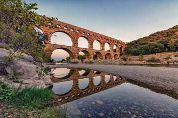 Fotobehang Pont du Gard Pont du Gard in Frankrijk, een UNESCO-werelderfgoed