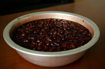 cook strawberry jam in a bowl