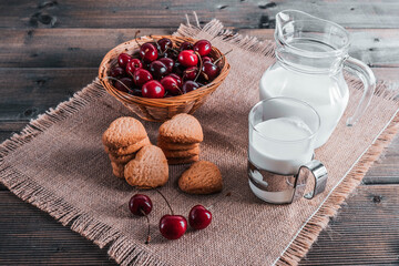 Obraz na płótnie Canvas ripe cherries and heart shaped cookies