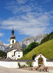 Fototapeta na wymiar Pfarrkirche St. Sebastian in Ramsau Berchtesgaden