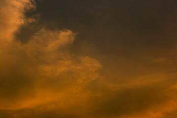 Obraz premium olden orange sky, the evening of the sunset