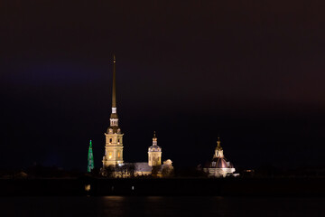 Obraz premium Night view of the Peter and Paul fortress in Saint-Petersburg city, Russia