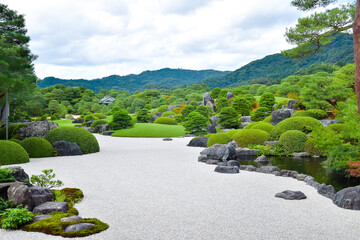 伝統を感じる日本庭園　