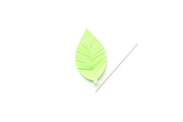 green leaf shape paper detail, simple paper craft for kid and kindergarten, step by step instruction, tutorial, DIY, snail project, step4, push strips on a sheet © Elena