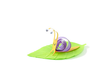 simple snail paper craft concept for kid and kindergarten, how to make snail, step by step instruction, tutorial, DIY, project, step5, spiral, hand making