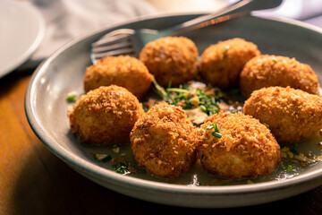 Croquetas de jamón con mermelada de melón