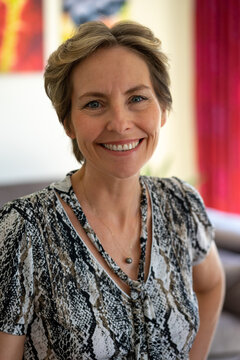 portrait de femme souriante