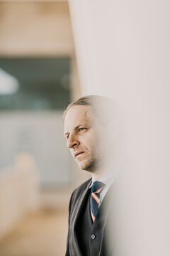 Europe, Germany, Hamburg, Hafencity, Businessman in public