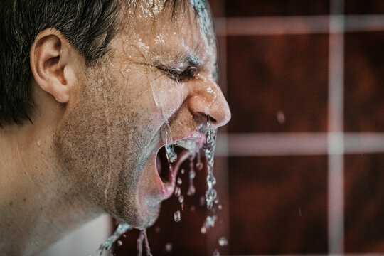 Europe, Germany, Hamburg, Hafencity, male under shower