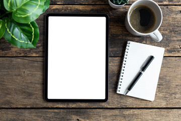 Mockup image tablet with blank white screen on wooden table