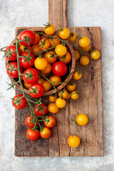 Fototapeta na wymiar Ripe cherry tomatoes on a wooden board