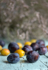 Plum. Fresh plum. Harvest. Autumn harvest. Autumn. Blue plums. Fresh plums on a wooden surface. Fresh plums on wooden table background. Слива. Урожай.