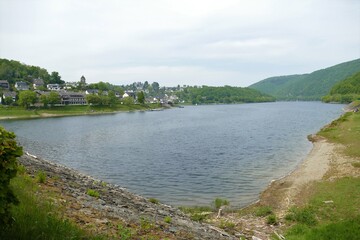 Fototapeta premium Panorama von Rurberg / Eifel mit Rurstausee