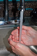 Fototapeta premium person washing hands