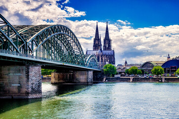 K&ouml;lner Dom mit Rhein und Hohenzollernbr&uuml;cke, Nordrhein-Westfalen, Deutschland